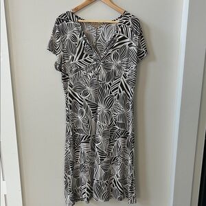 Notations Monochrome Leaf Pattern Midi Dress